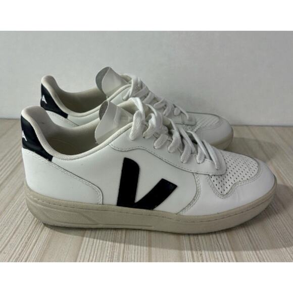 Veja Women’s Sneakers White Leather Black V Logo Lace Up Shoes Size EU 40 US 9 - Picture 1 of 12